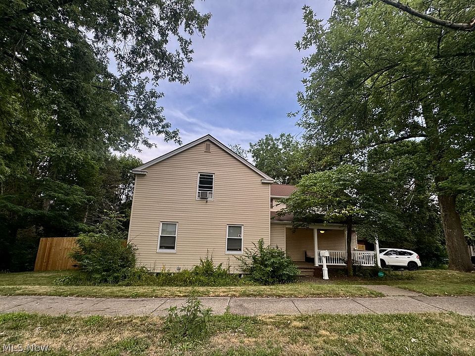 1st image of 1700 Cherry Ave NE