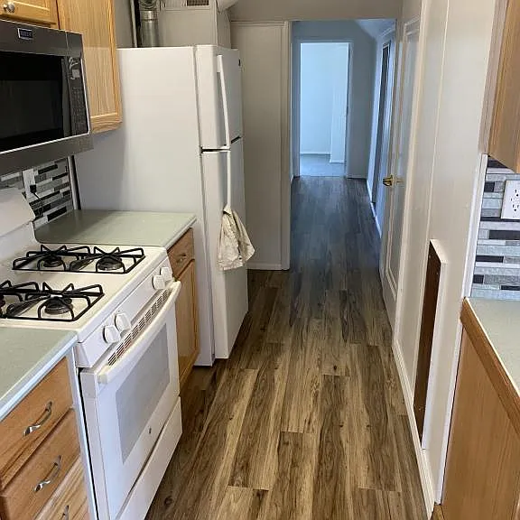 322 1/2 E Henry St — Photo 2