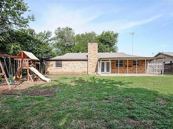 5th image of 5112 Holiday Ln