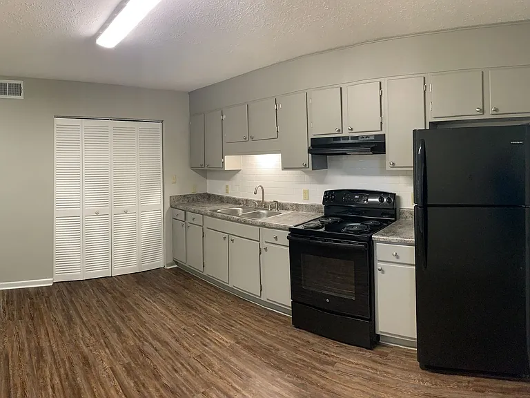 1120 Jefferson St — Photo 10