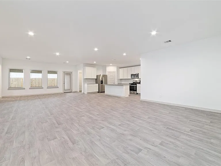 7207 Sunbreeze Ln — Photo 5