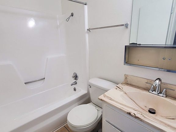 3rd image of 328 Tennessee St SE #8