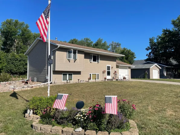 505 4th St NW, Little Falls, MN 56345