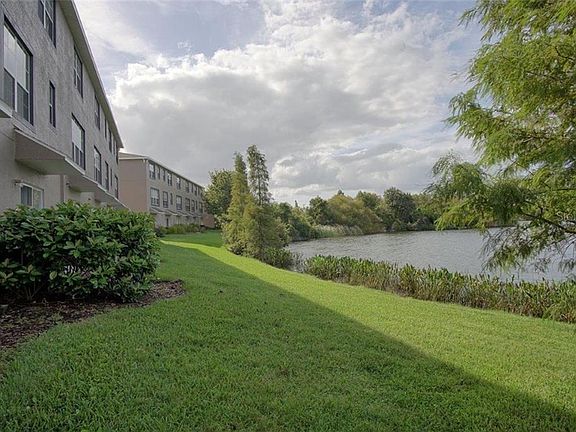4th image of 2501 Lexington Oak Dr