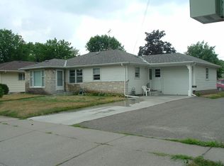 409 3rd St NE, Osseo, MN 55369