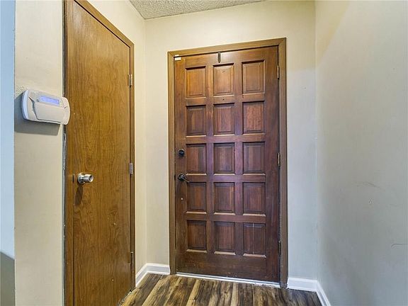 4th image of 2019 Clubview Dr