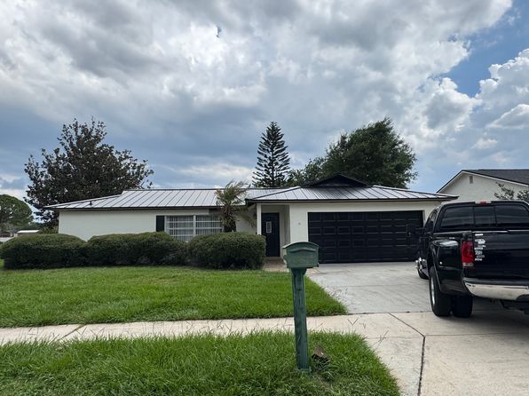 1422 Myrna Ln