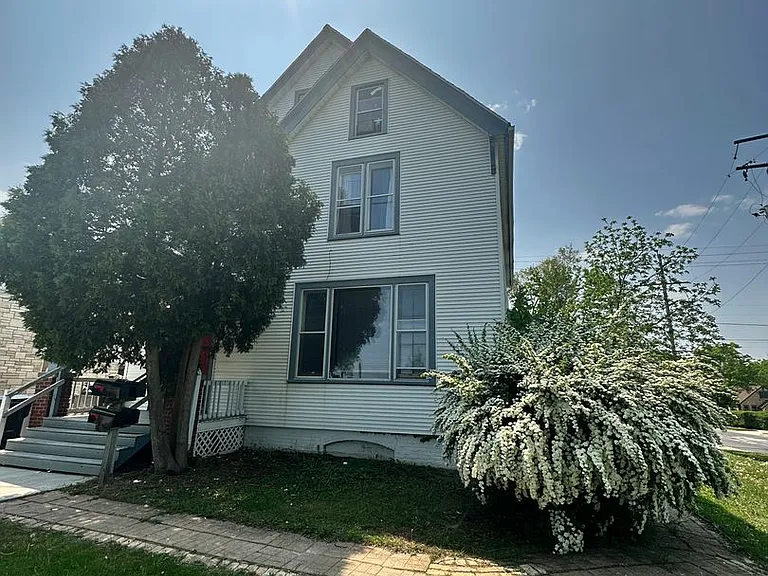 2901 S 43rd St — Photo 14