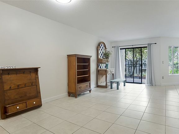 4th image of 10 Lemoyne Ave #110