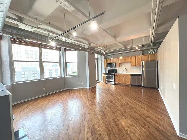 500 S Clinton St #503 — Photo 3