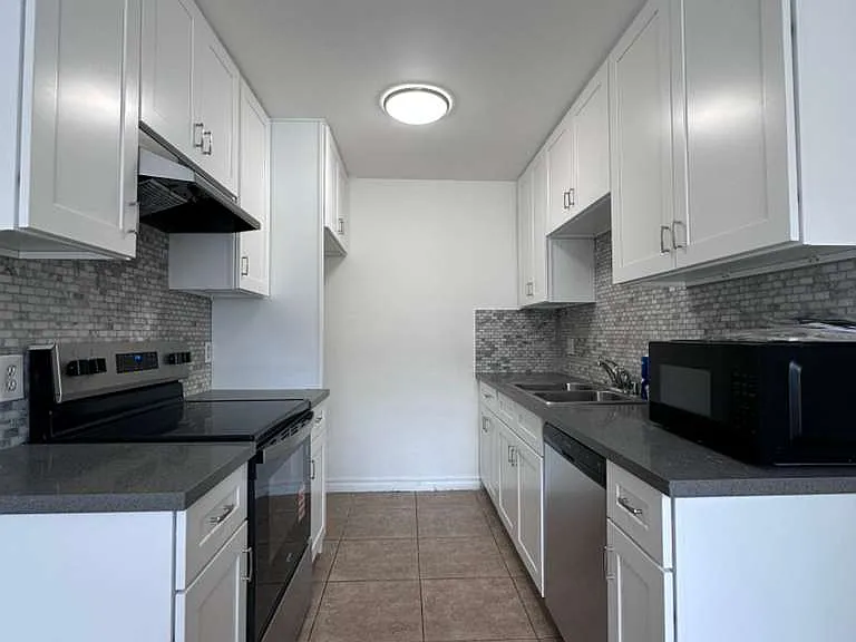121 Sinclair Ave #233 — Photo 3