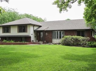 8209 Roe Ave, Prairie Village, KS 66208