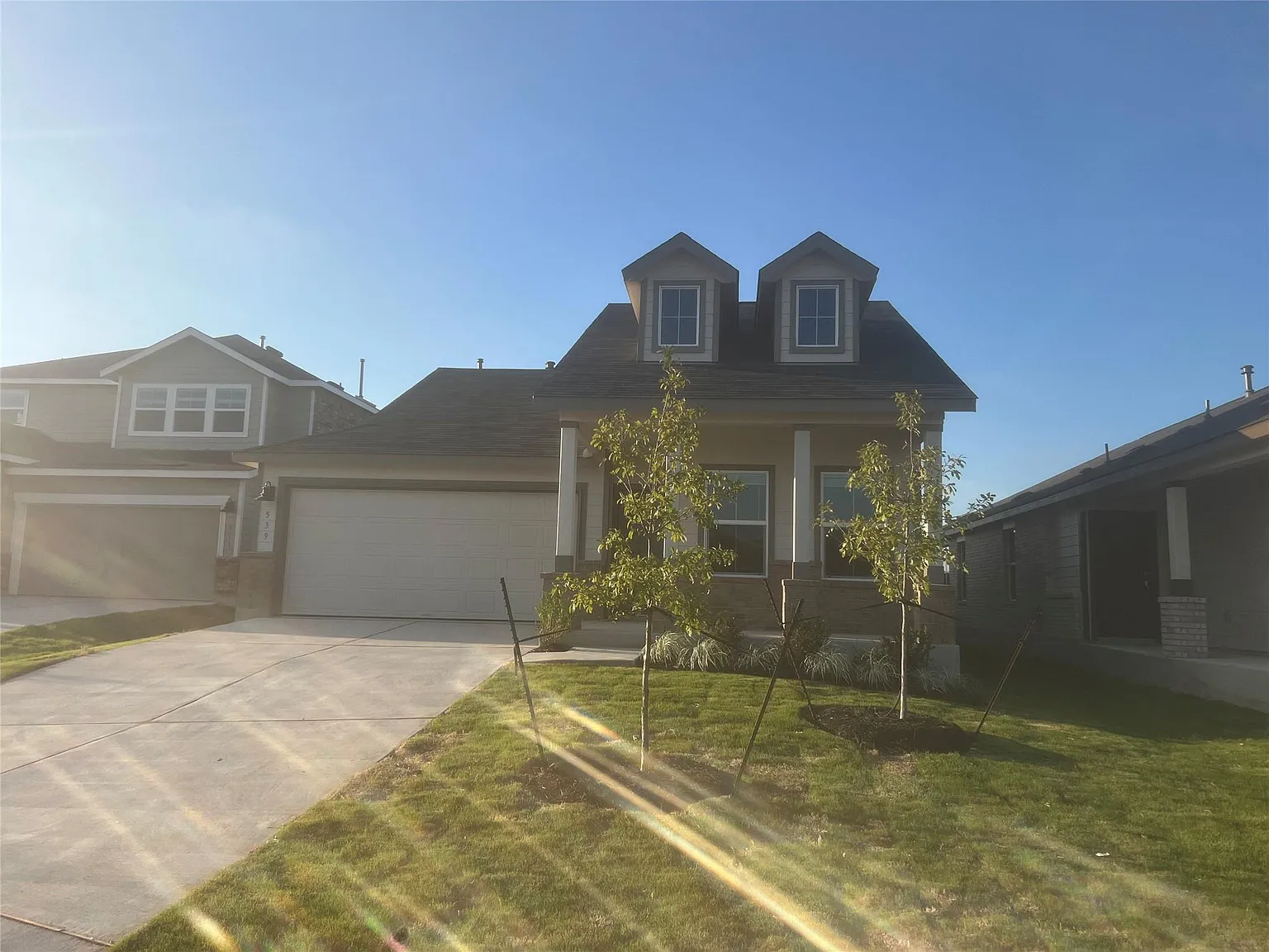 4 bed, 3.0 bath, 1913 sqft, $2,099 — Photo 2