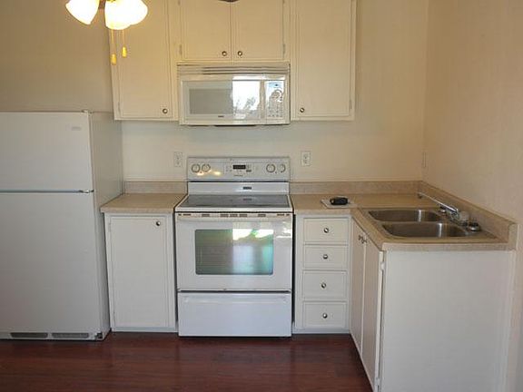 2nd image of 30836 Hillview Dr #B