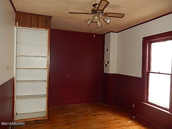 5th image of 173 Kingman Ave E