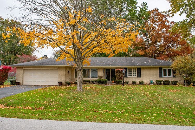 1st image of 61620 Greentree Dr