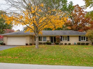 61620 Greentree Dr, South Bend, IN