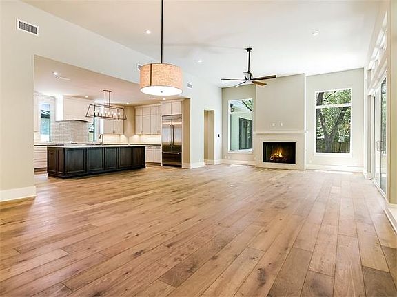 4th image of 307 Westlake Dr