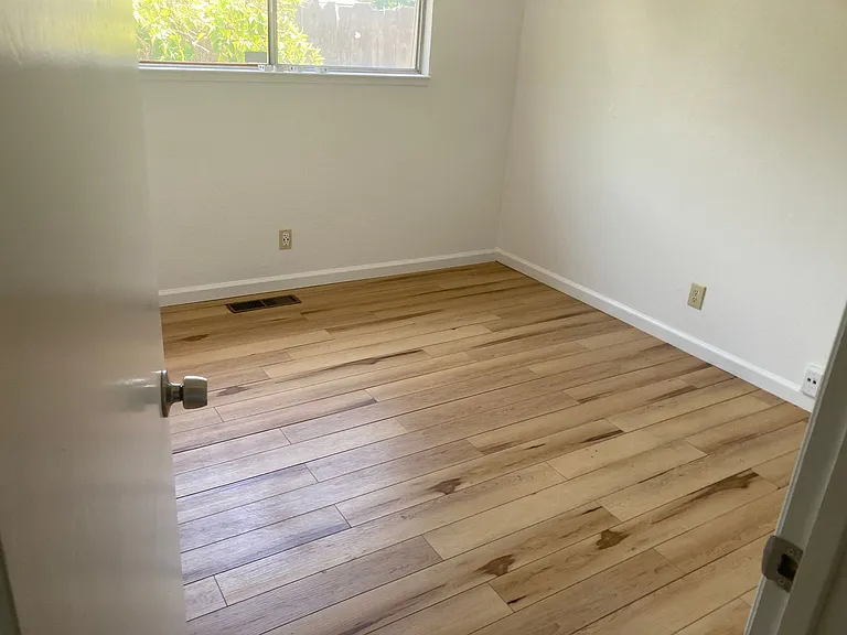 1229 Eastridge Dr — Photo 15