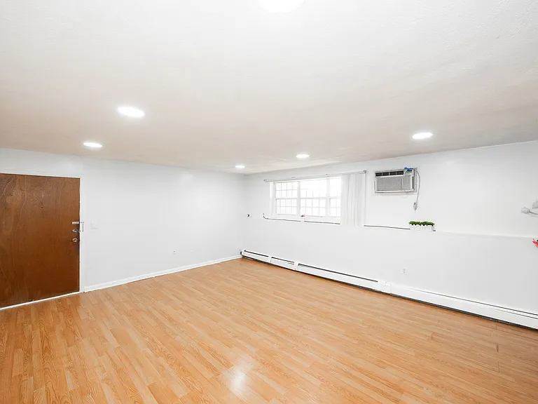12 Williamsburg Ct #1 — Photo 10