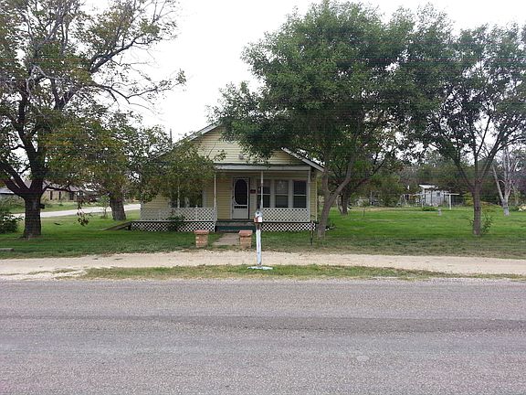 3rd image of 807 E Pecan St