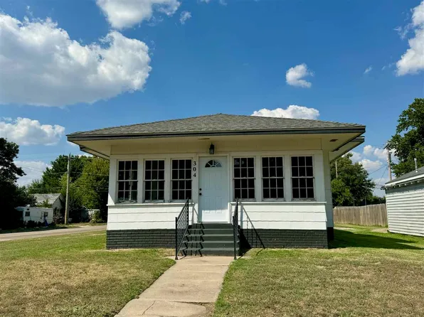 304 E Oklahoma Ave, Blackwell, OK 74631