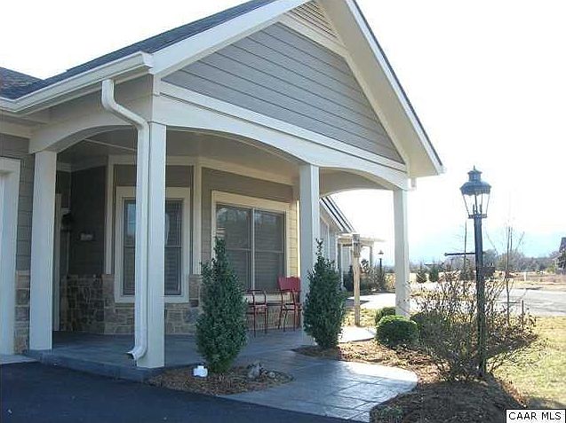 1st image of 165 Rosewood Dr