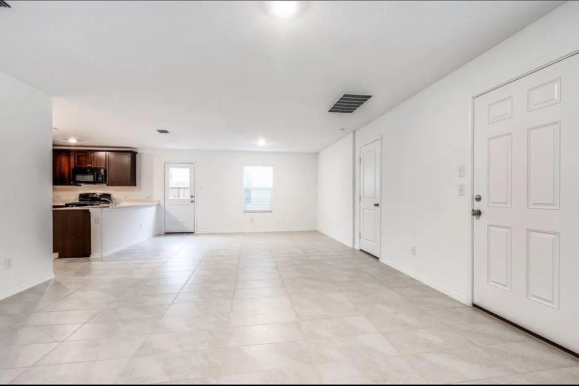 3601 Kinglet Ct — Photo 4