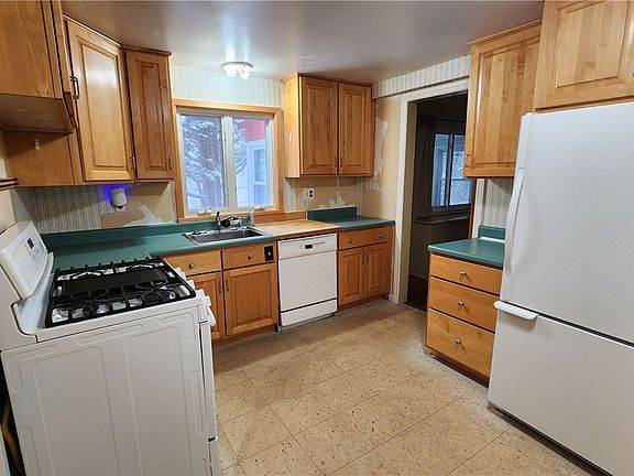 2nd image of 61 Fernboro Rd