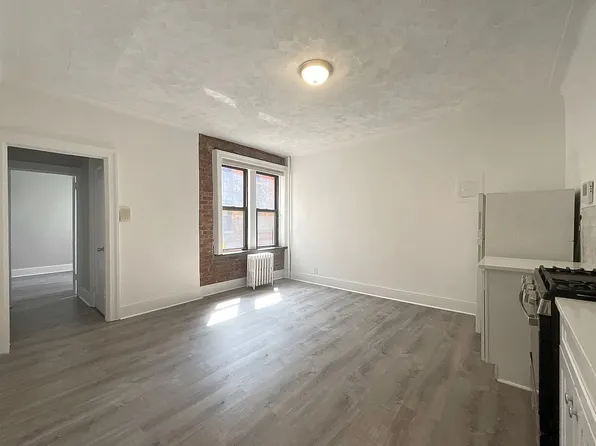 24-75 38th St #C9, Astoria, NY 11103