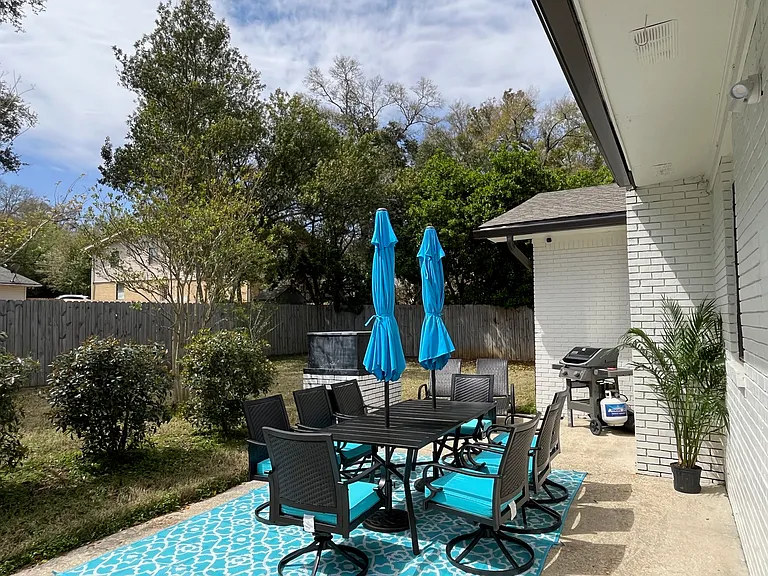 3305 Bayou Blvd — Photo 3