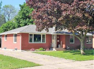 147 W 25th Ave, Oshkosh, WI 54902