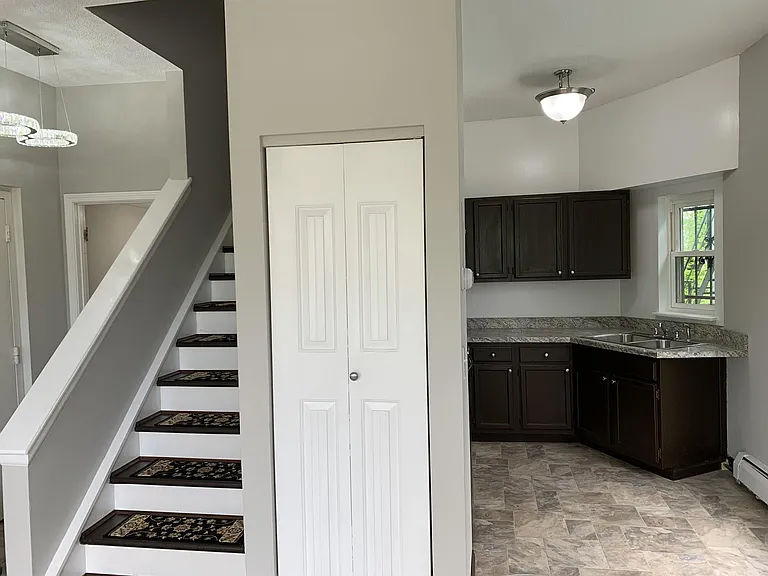 118 Cottage St #5 — Photo 9