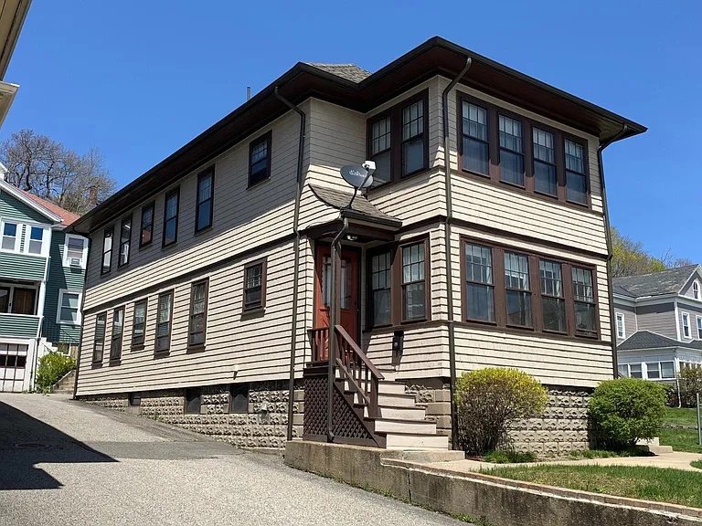 529 Pleasant St #B — Photo 19