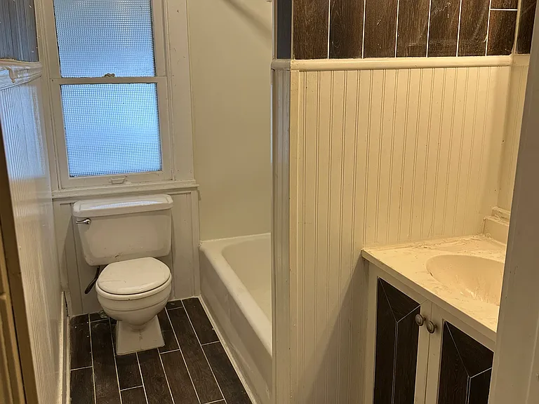 240 W Penn St #2 — Photo 10