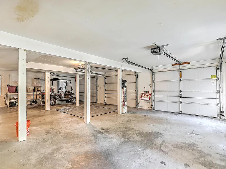 317 Rutherford St — Photo 42
