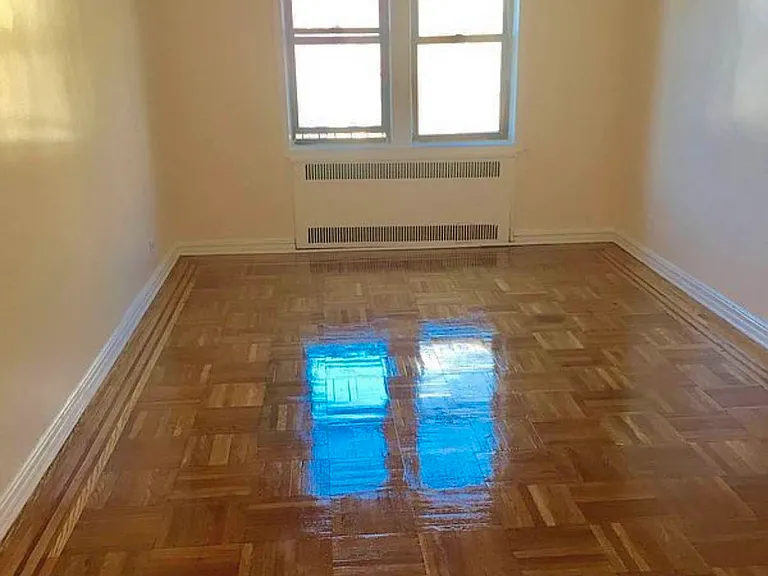 2500 Webb Ave #8 — Photo 1