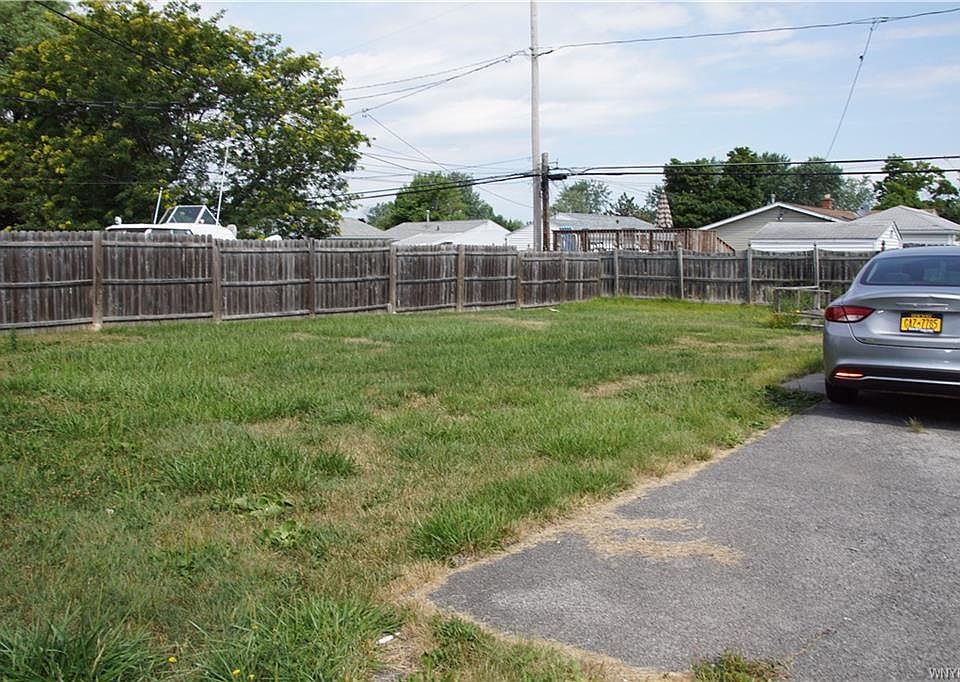 2nd image of 836 Highland Ave