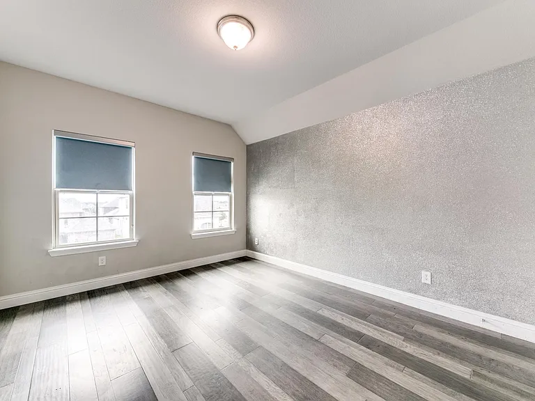 17660 Sequoia Dr — Photo 20