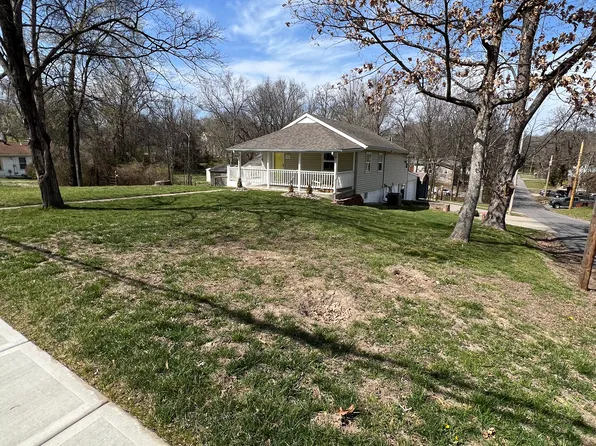 3512 NE Russell Rd, Kansas City, MO 64117