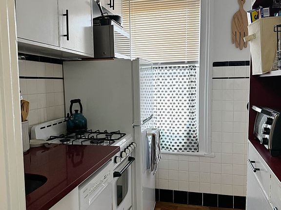 4th image of 326B President St #3