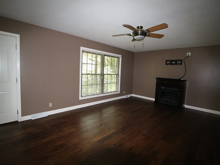 133 Youngridge Dr — Photo 12