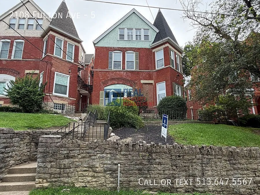 Great Location and Modern Design — Photo 2