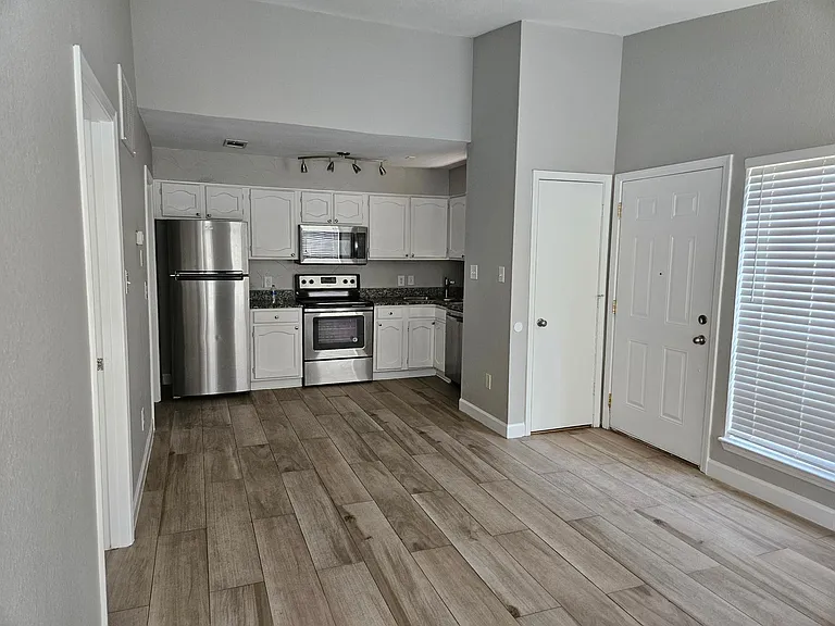 1467 Meadowood Village Dr — Photo 12