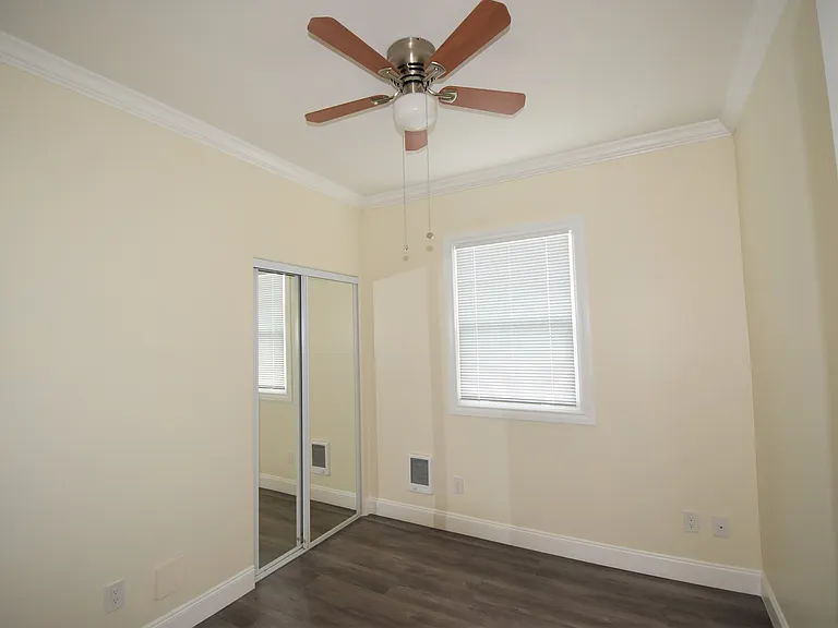 Los Robles Apartments — Photo 14