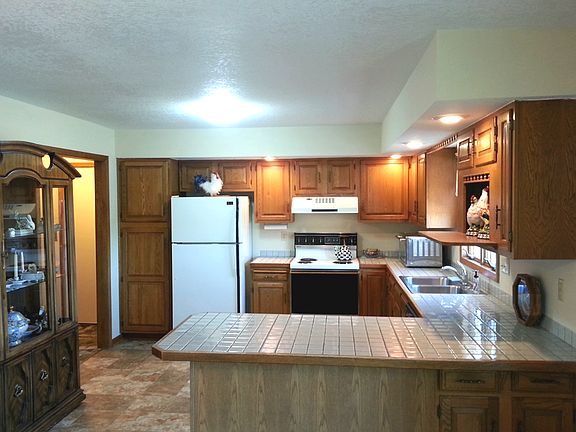 5th image of 1021 Hillside St