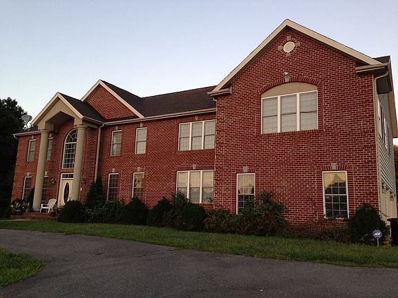 Apartment is in Lower Level ONLY