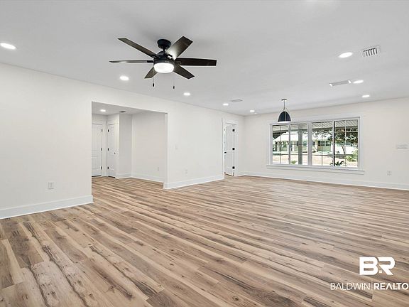 5th image of 406 Jasmine Ave