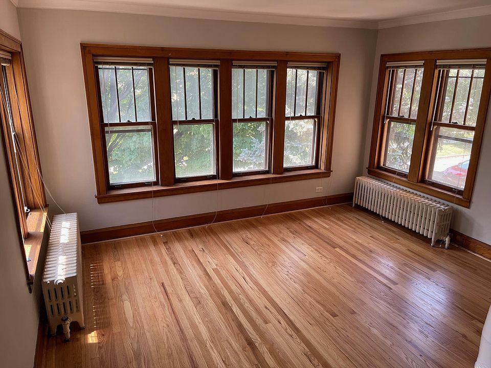 Living Room - Tons of windows = sun and breeze