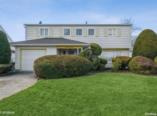 868 Viceroy Rd, Wantagh, NY 11793